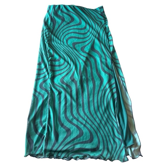 Green and Black Swirl Pattern Skirt - Picture 1 of 5